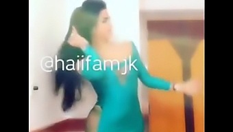 Transseksuele Hiffa Shemale Uit Arabische Republiek Wordt Ondeugend Voor De Camera