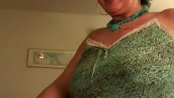 Het Gezicht Van Een Oudere Vrouw In Een Amateurvideo