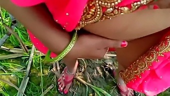 Desi Wife Gets Fucked In The Field, Lalita Singh Style
