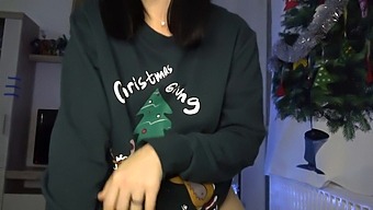 Anna'S Xmas Verrassing: Hete Orale En Interne Cumshot