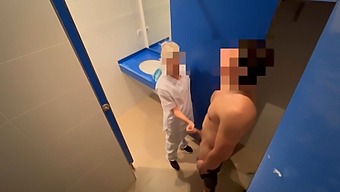 In A Shocking Encounter, I Catch A Gym Cleaner While Cleaning The Toilets And She Helps Me Reach Climax With Her Mouth